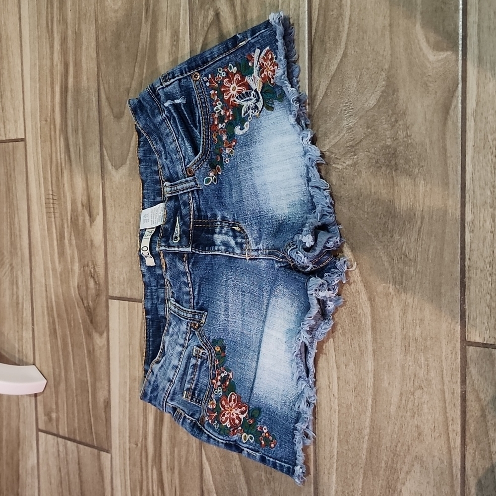 Size 7 Short shorts
